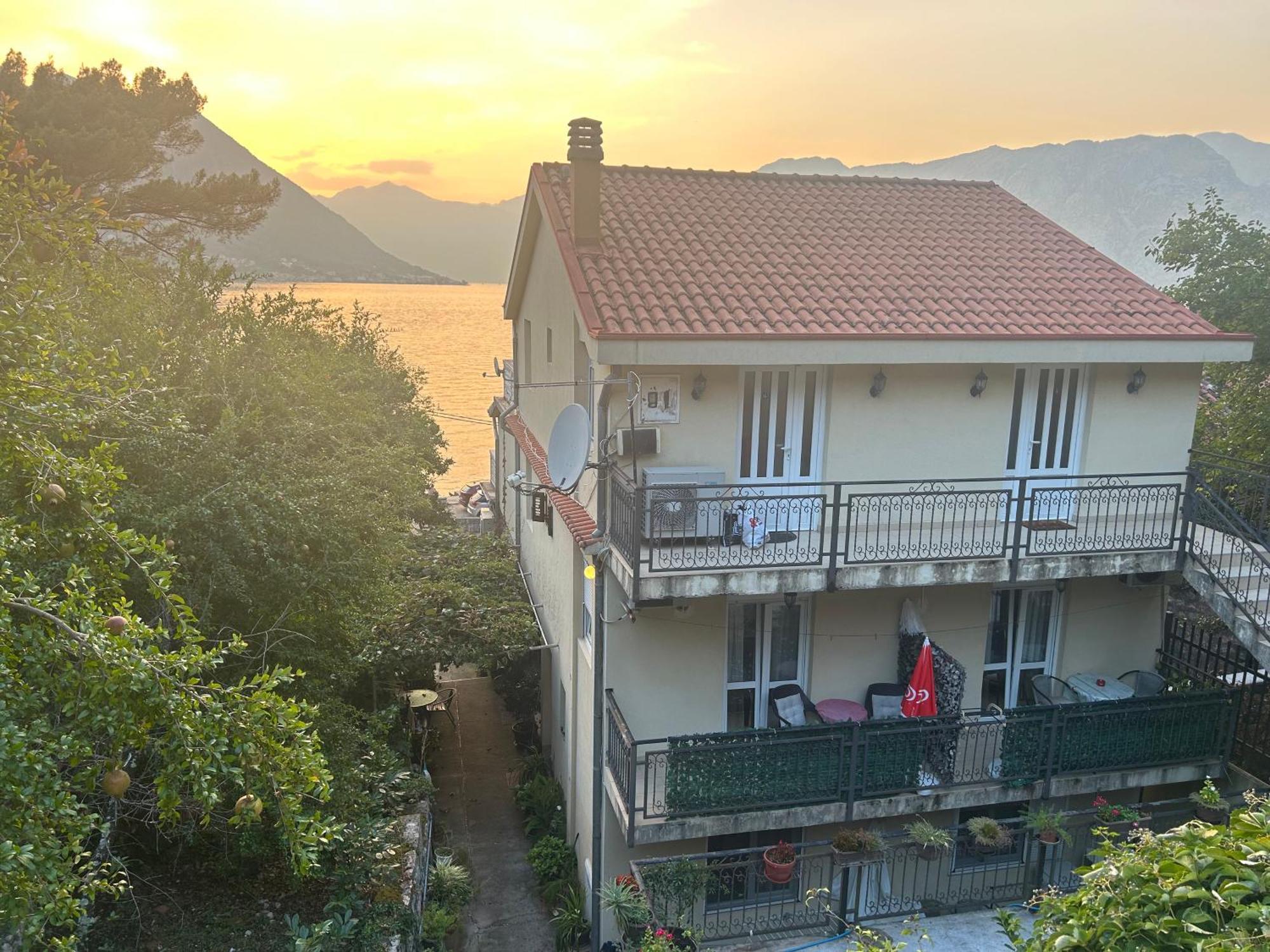 Studio On The Coast, With A View Of The Sunrise,Free We-Fi Κότορ Εξωτερικό φωτογραφία