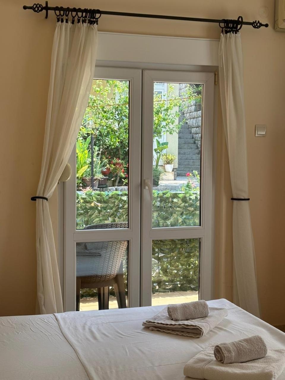 Studio On The Coast, With A View Of The Sunrise,Free We-Fi Κότορ Εξωτερικό φωτογραφία